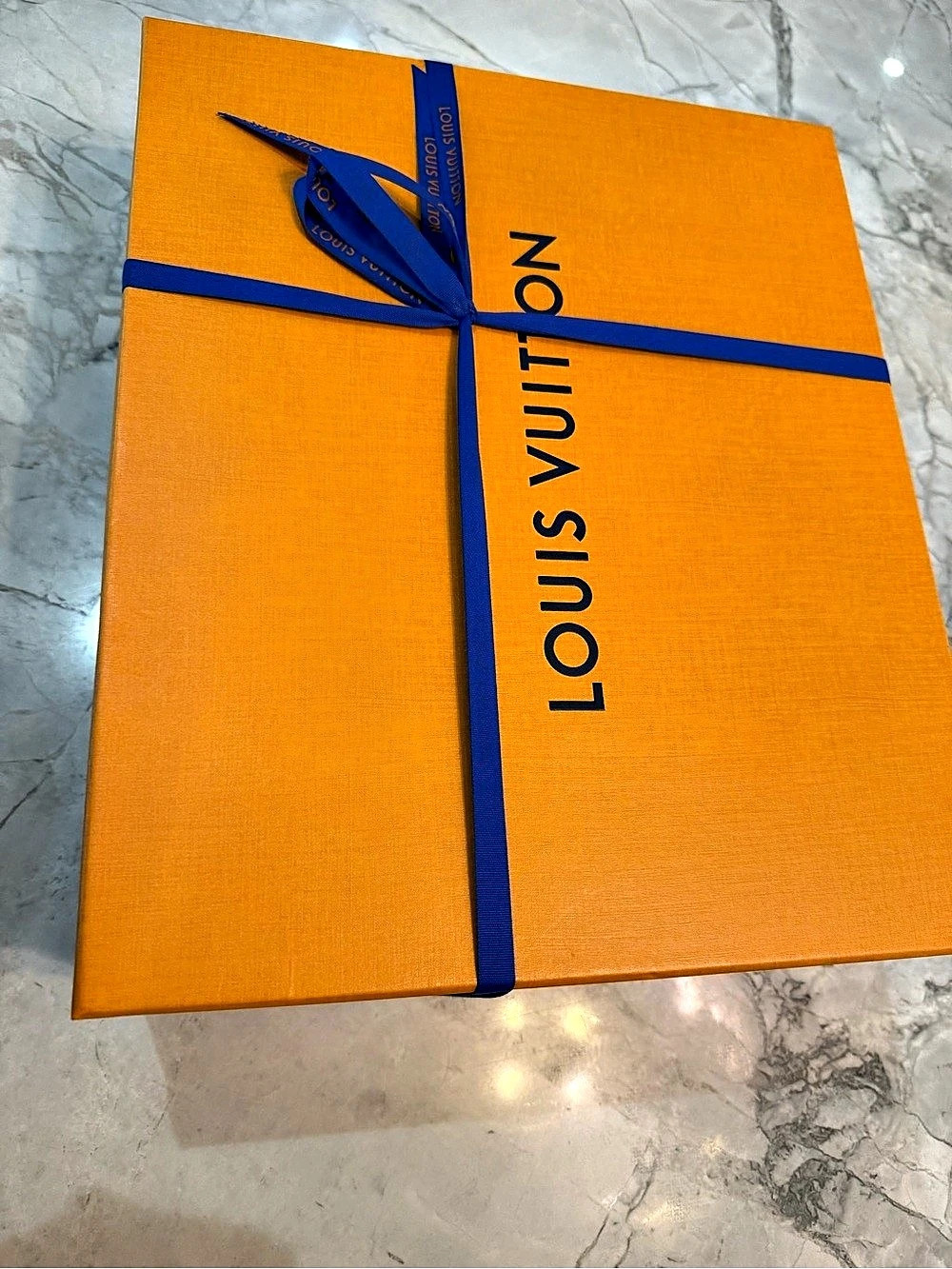 Louis Vuitton Large Gift Box with Dust Bag and LV branded Ribbon NEW Boutique Fr